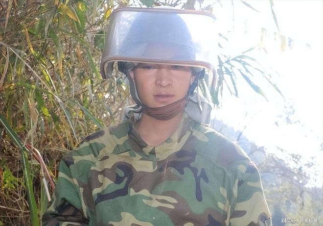 八一勋章背后的英雄事迹——杜富国的事迹,八一勋章背后的英雄传奇,杜富国的荣耀之路