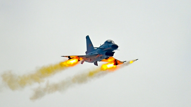 歼10与火箭弹，中国空军的强大武器系统，中国空军强大武器系统，歼10与火箭弹的完美结合