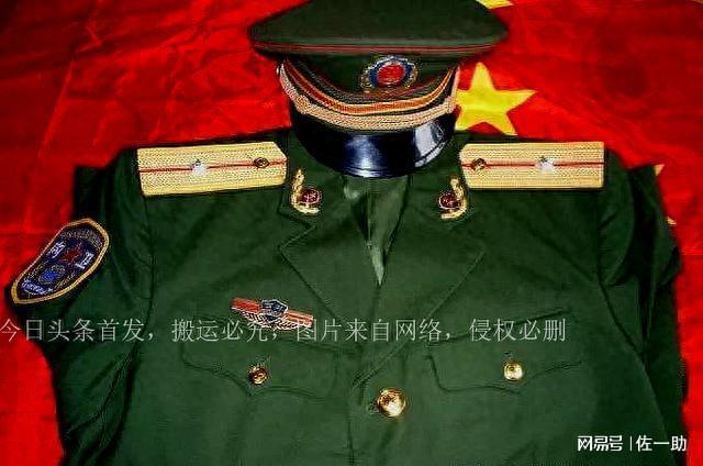 武警士官服装图片,展现军威与荣耀的象征,武警士官服装,军威与荣耀的象征图片展示