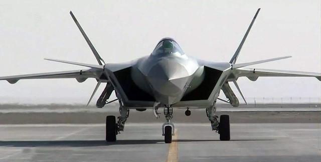 F-22是四代机的杰出代表,F-22,四代机的卓越典范