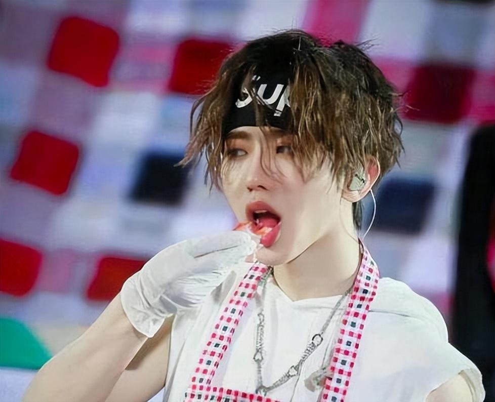 歼10战斗机娘化，现代科技与二次元文化的完美结合，歼10战斗机娘化，现代科技与二次元交融的完美典范