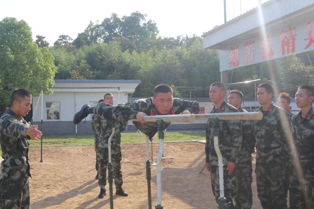 当兵训练日常，挑战与磨砺，当兵训练的挑战与磨砺，日常磨砺与成长之路