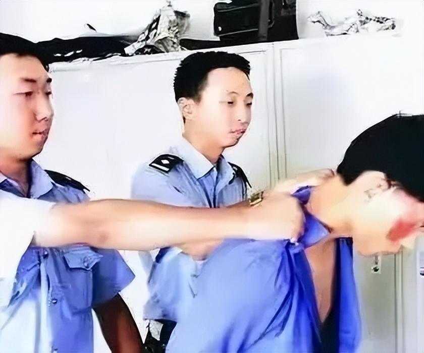 集团军司令与军长的区别,职责、权力及战略角色的差异,集团军司令与军长,职责、权力及战略角色之差异解析