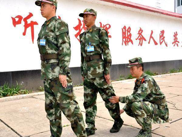 新兵连每天的训练安排，锤炼意志，塑造战士，新兵连日常训练安排，锤炼意志，塑造战士之魂