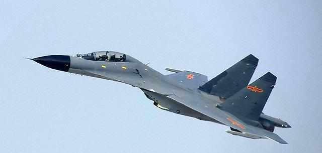 歼-10与歼-11,两款战机的大小对比,歼-10与歼-11战机尺寸对比,大小之战的揭秘