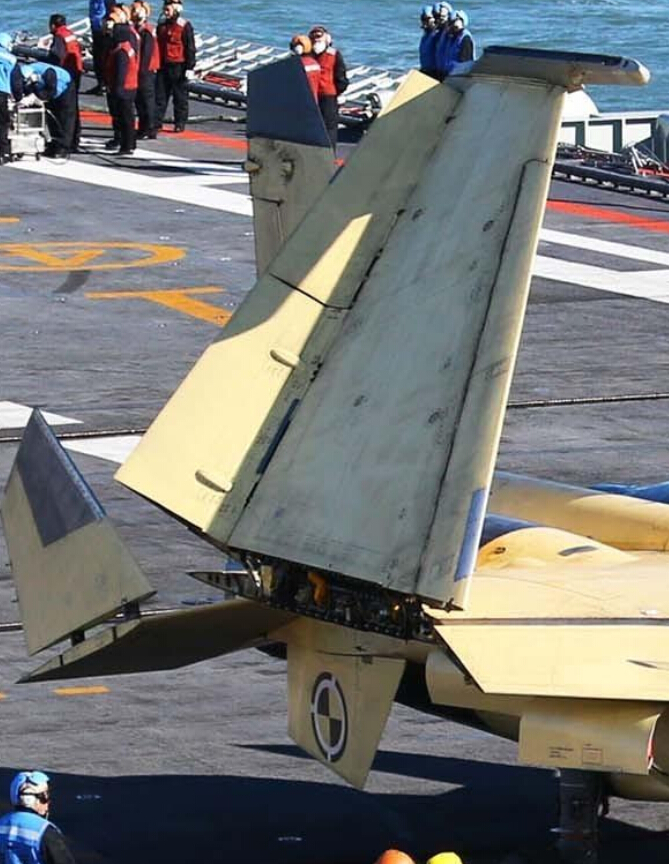 揭秘歼-15战斗机机翼折叠背后的科技奇迹,揭秘歼-15战斗机机翼折叠背后的科技奥秘