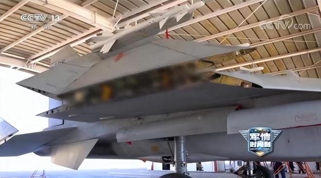 揭秘歼-15战斗机机翼折叠背后的科技奇迹,揭秘歼-15战斗机机翼折叠背后的科技奥秘