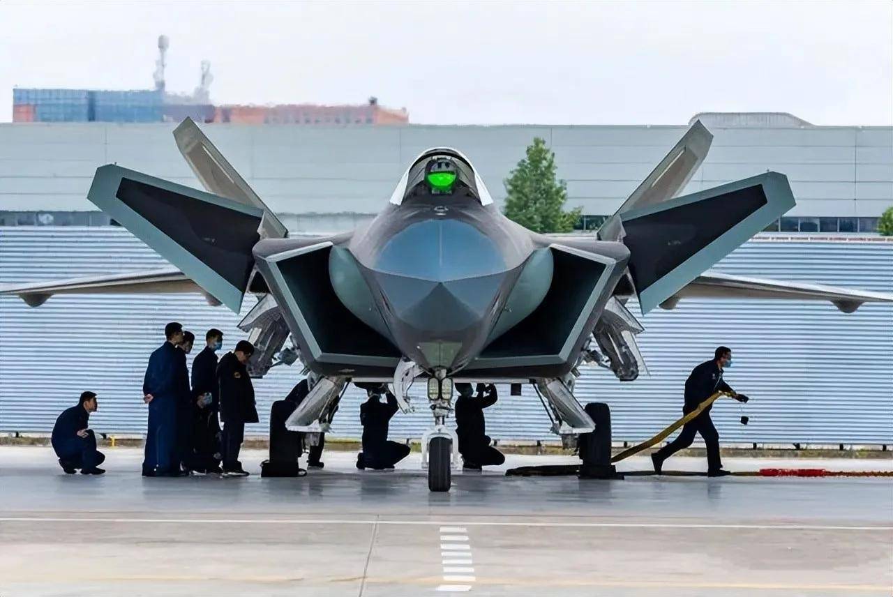 歼-20B首飞,中国空军新一代战机的腾飞之梦,歼-20B首飞成功,中国空军新一代战机腾飞梦实现