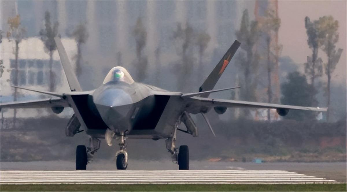 歼-20B首飞,中国空军新一代战机的腾飞之梦,歼-20B首飞成功,中国空军新一代战机腾飞梦实现