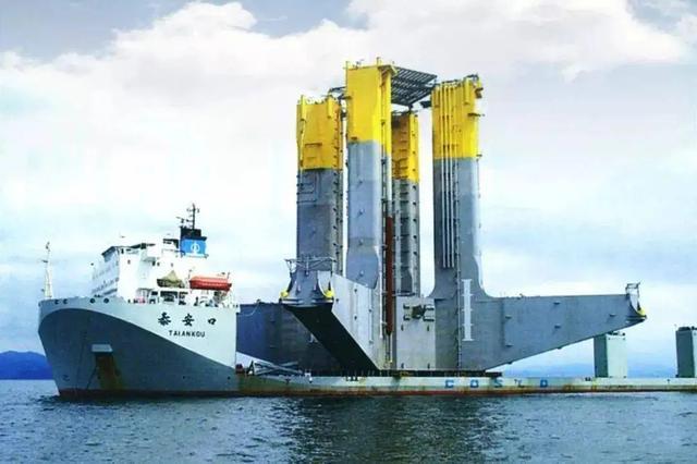 半潜船浮箱移动，技术原理与应用探讨，半潜船浮箱移动技术解析与应用探讨