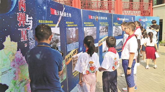 探索星辰大海，两弹一星背后的故事与学生们的未来展望，揭秘星辰大海，两弹一星背后的故事与学子未来展望