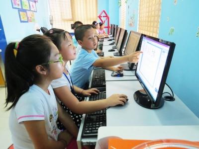 小学生新闻播报，培养孩子们的观察力和表达能力，小学生新闻播报，培养观察力和表达能力，让孩子们的声音被听见