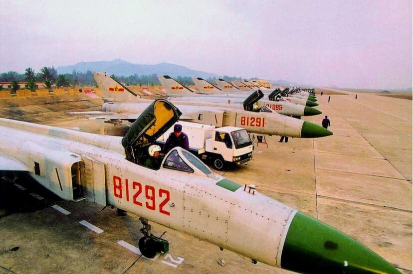 歼八战斗机尺寸,深度解析与探讨,歼八战斗机尺寸深度解析及探讨