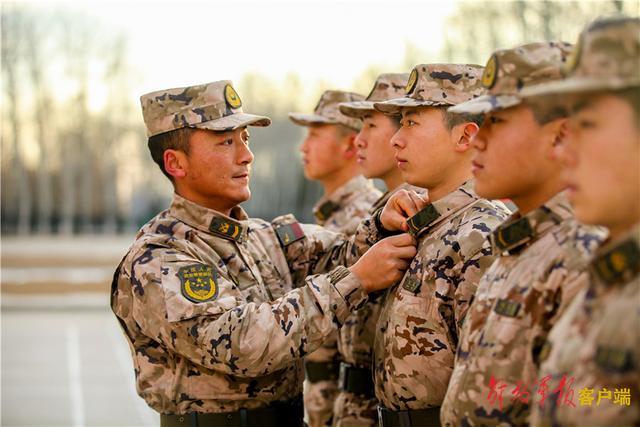 武警21式夏季作训服，新时代军需的新标杆，武警21式夏季作训服，新时代军需典范亮相