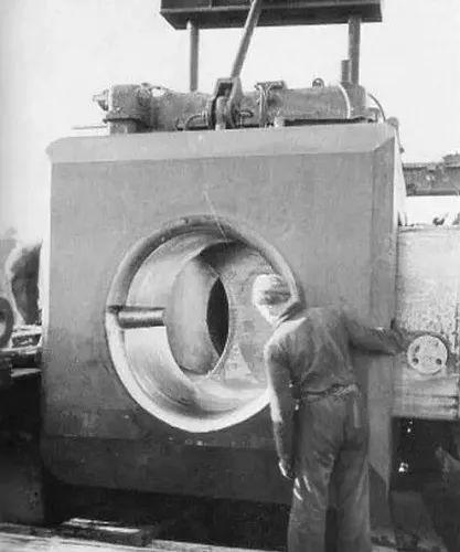 古斯塔夫巨炮四视图,历史、技术、影响与遗产,古斯塔夫巨炮,历史、技术、影响与遗产的全方位解读