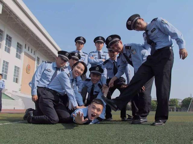 报考警校与近视眼的考量,可能性与应对之道,警校报考与近视眼的考量,可能性与应对策略