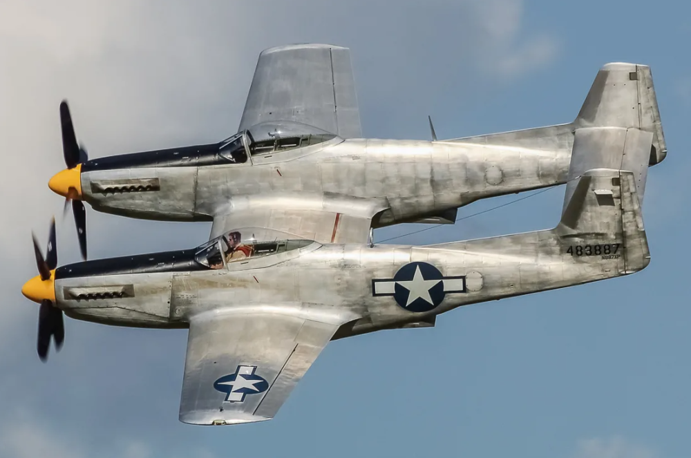 F-82战斗机,速度与力量的完美结合,F-82战斗机,速度与力量的天空霸主