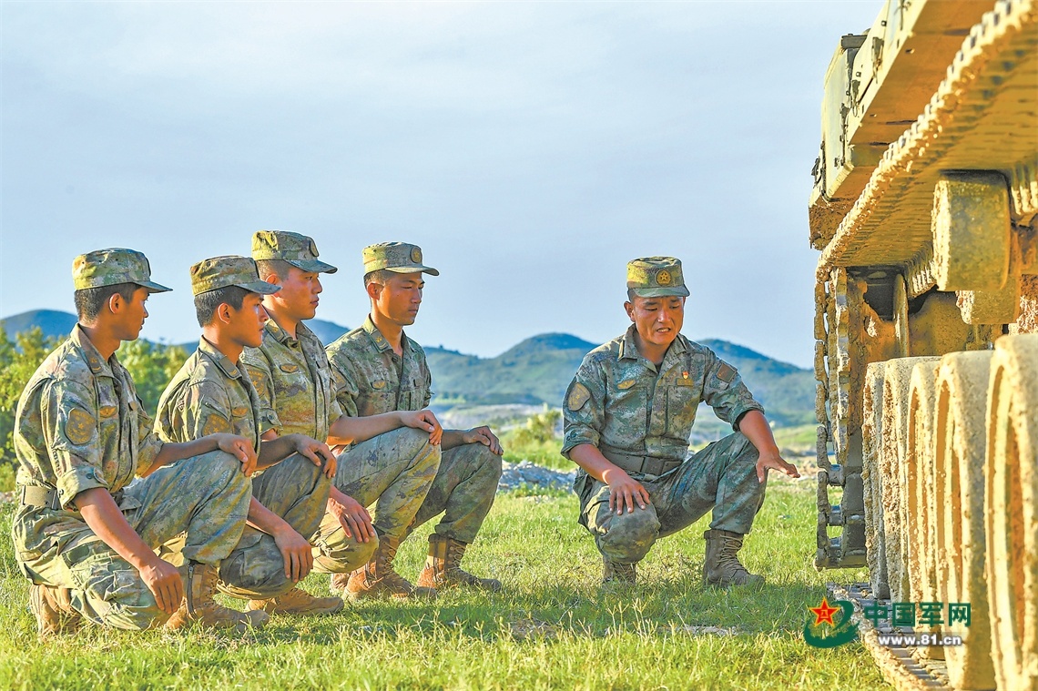 揭秘十四集团军直属侦察营,精英部队的尖兵利刃,揭秘十四集团军直属侦察营,精英尖兵利刃的传奇之旅