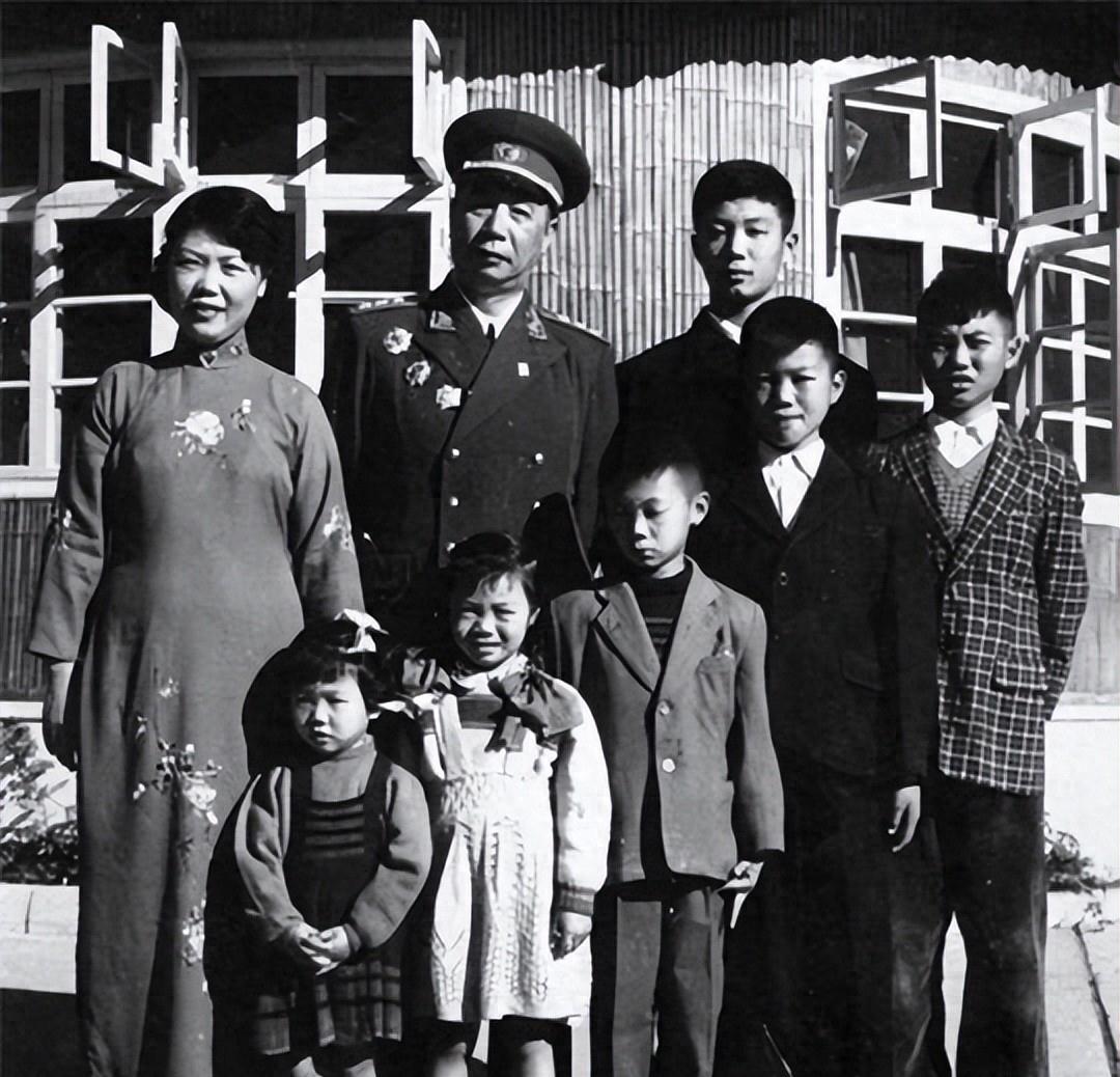 上将子女可以直接进名校吗?——教育公平与社会现实的探讨,上将子女能否直接进名校?——教育公平议题下的社会现实探讨