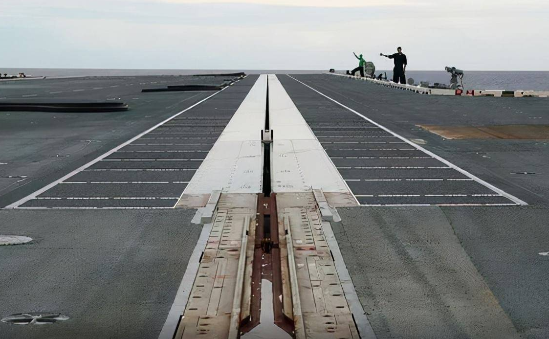 福特号航空母舰的弹射器数量及其重要军事意义,福特号航空母舰弹射器数量及其军事意义探究