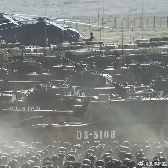 老外看朱日和阅兵视频评论,震撼的力量展示,老外视角下的朱日和阅兵,震撼力量展示