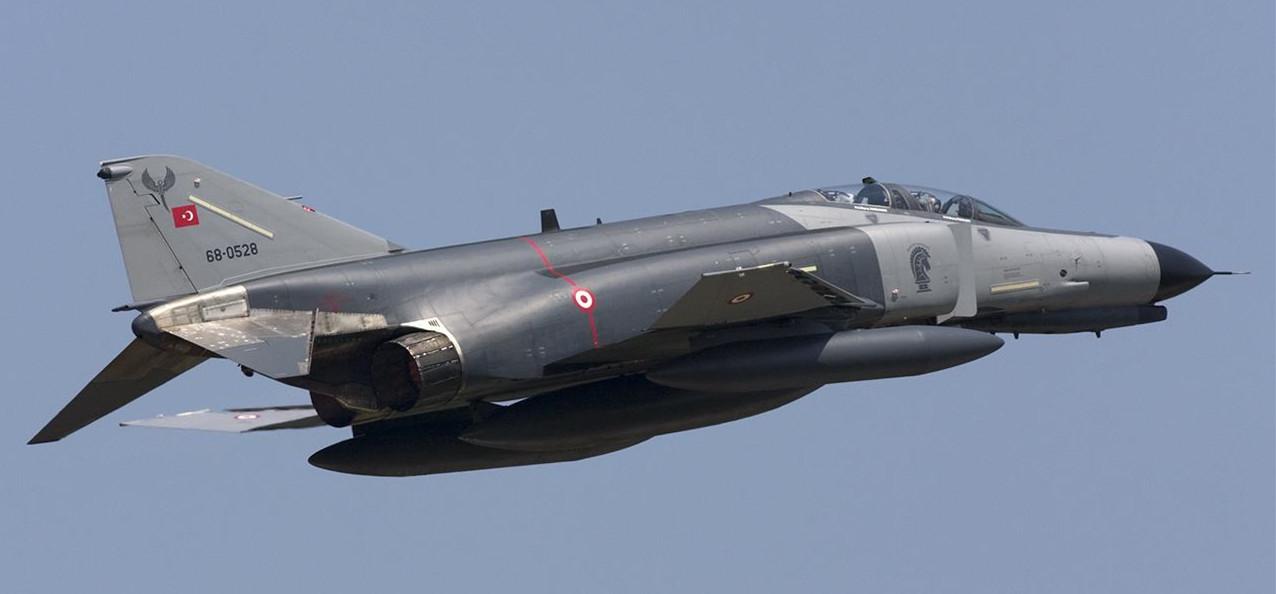 美国F-4战斗机,空中巨无霸的辉煌历程,美国F-4战斗机,空中巨无霸的辉煌历程揭秘