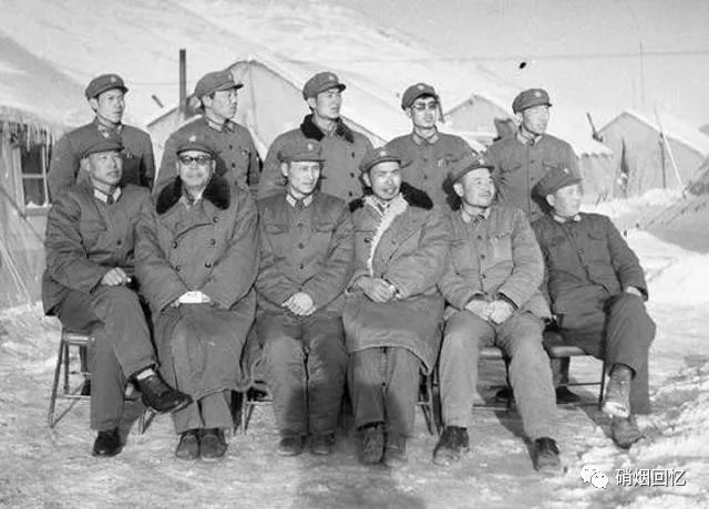 参谋长与政委,军事体系中的两大核心角色,究竟谁更大?,军事体系中的权力对比,参谋长与政委,谁更大?