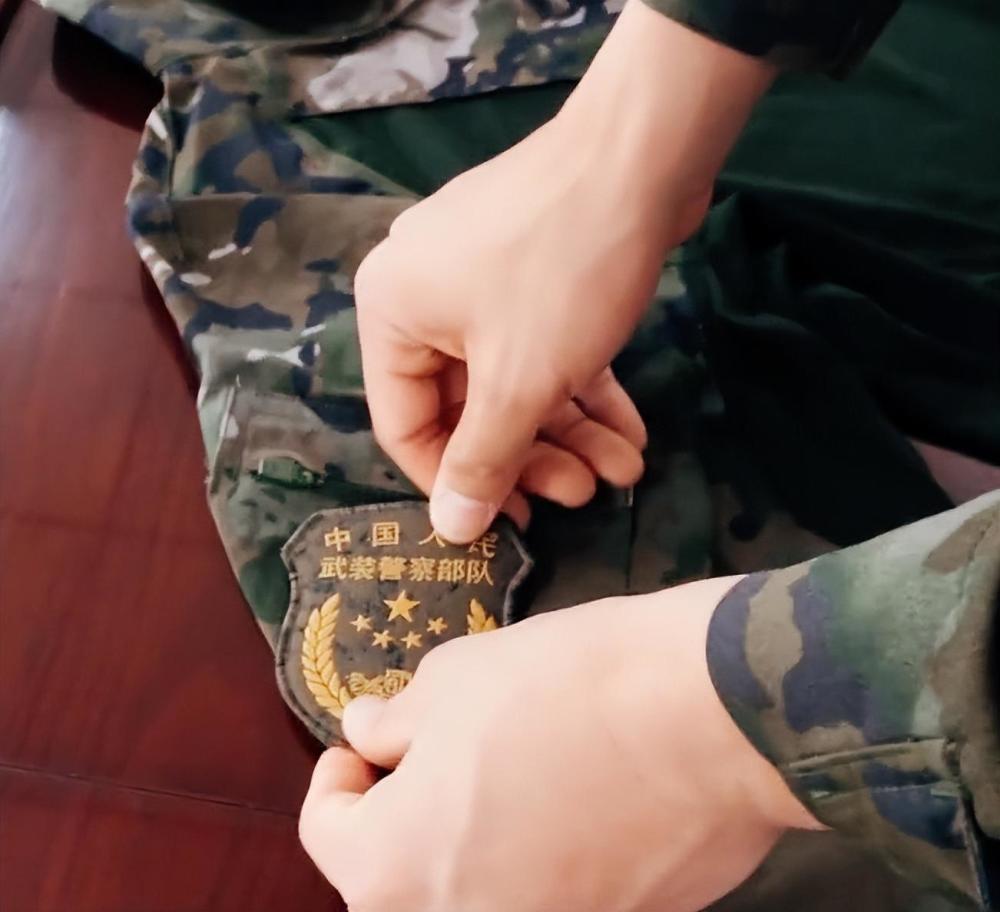 关于我国军队士兵穿着规定的探讨——以21式蛙服为例,我国军队士兵穿着规定探讨,以21式蛙服为例的探究