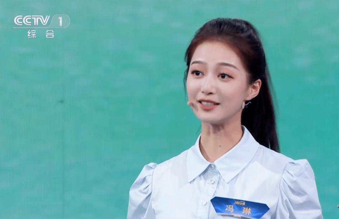 中央军事频道主持人冯琳，声音与力量的交汇，冯琳，中央军事频道主持人的声音与力量风采