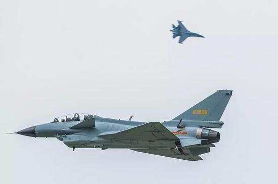 歼-10战斗机退役时间,探讨与解析,歼-10战斗机退役时间探讨与解析