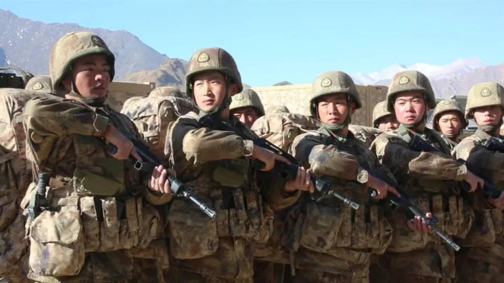 星空迷彩服,海陆空三军服饰的星空之谜,星空迷彩服揭秘,海陆空三军服饰的奥秘