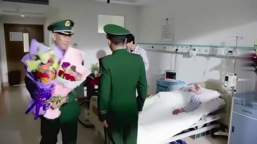 首长对女兵体检的细致关怀与严谨要求,首长对女兵体检展现细致关怀与严谨要求