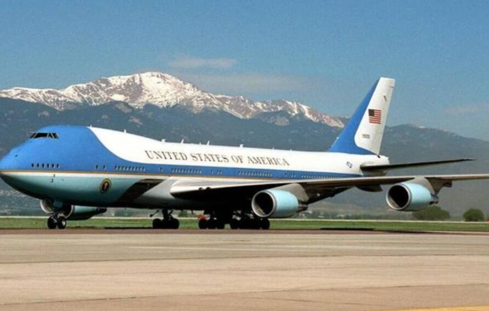 空军一号寿命多少,探究航空母舰的生命周期与影响因素,空军一号寿命揭秘,探究航空母舰生命周期与影响因素