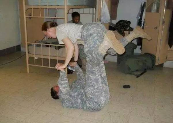 中国女兵宿舍图片大全,展现新时代巾帼英雄的生活面貌,中国女兵宿舍生活实录,新时代巾帼英雄的生活面貌展示