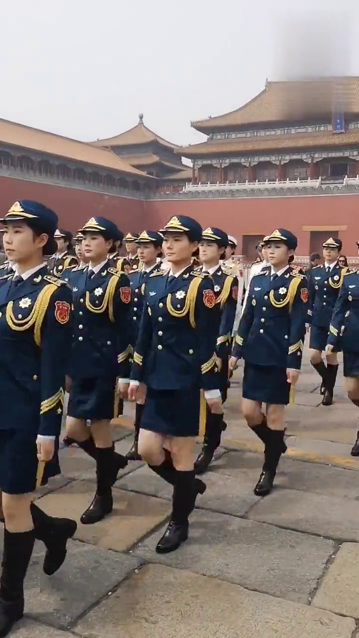 女式军装大全图片,时尚与力量的完美结合,女式军装大全图片,时尚与力量的绝美融合风采