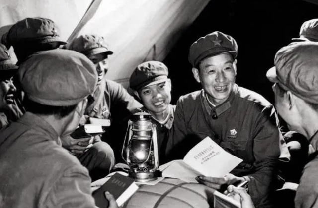 亓乐义谈解放军，英勇无畏，保卫家园，亓乐义谈解放军，英勇无畏，捍卫家园安全