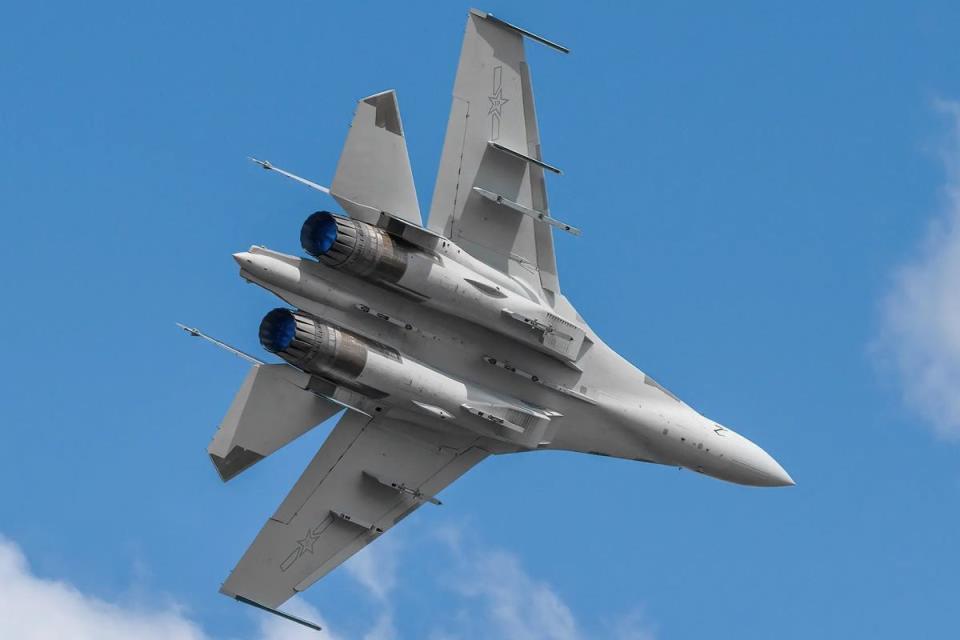 歼-16单座版,空中力量的新纪元,歼-16单座版,空中力量的崭新里程碑