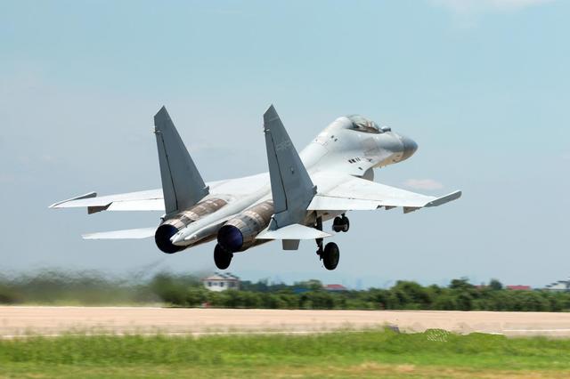 歼-16单座版,空中力量的新纪元,歼-16单座版,空中力量的崭新里程碑