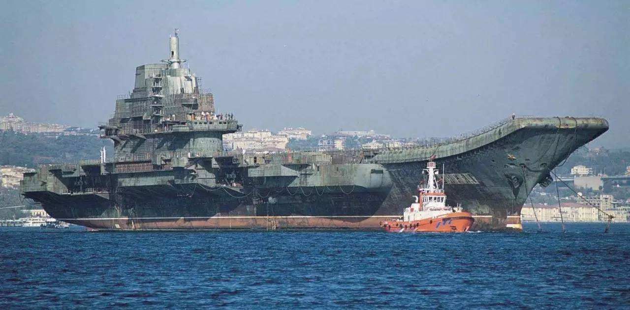 瓦良格号的不可能再役，历史与现实的交汇，瓦良格号命运揭秘，历史与现实的交汇，不可能再役之路