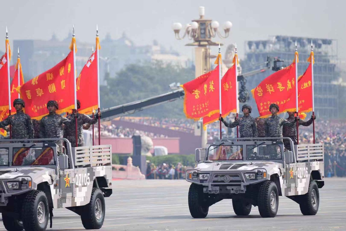 国庆70周年阅兵中的100面战旗,荣耀与力量的展现,国庆阅兵中的荣耀与力量,百面战旗展现辉煌历程