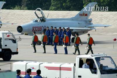 南海舰队飞行员牺牲，英勇无畏的海洋守护者，南海舰队飞行员英勇牺牲，无畏的海洋守护者