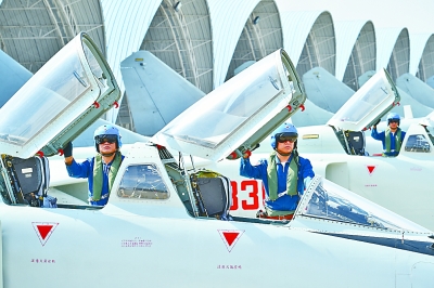 南海舰队飞行员牺牲,英勇无畏的海洋守护者,南海舰队飞行员英勇牺牲,无畏的海洋守护者