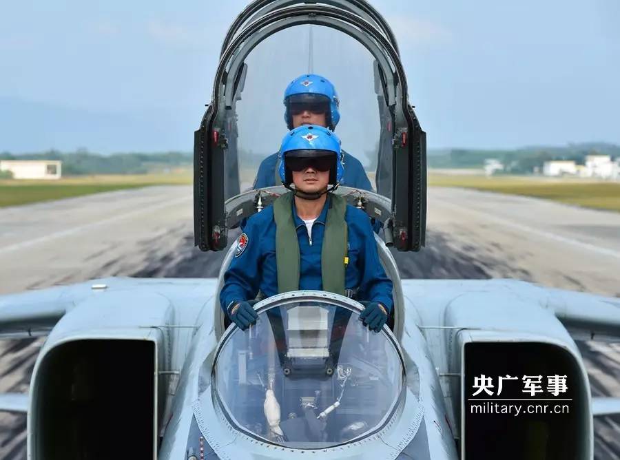 南海舰队飞行员牺牲,英勇无畏的海洋守护者,南海舰队飞行员英勇牺牲,无畏的海洋守护者