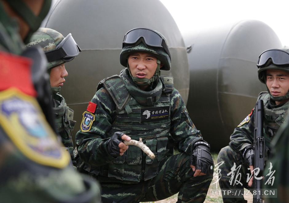 雪豹突击队曲良锋的卓越生涯,一位传奇战士的简历,雪豹突击队曲良锋,传奇战士的卓越生涯与简历