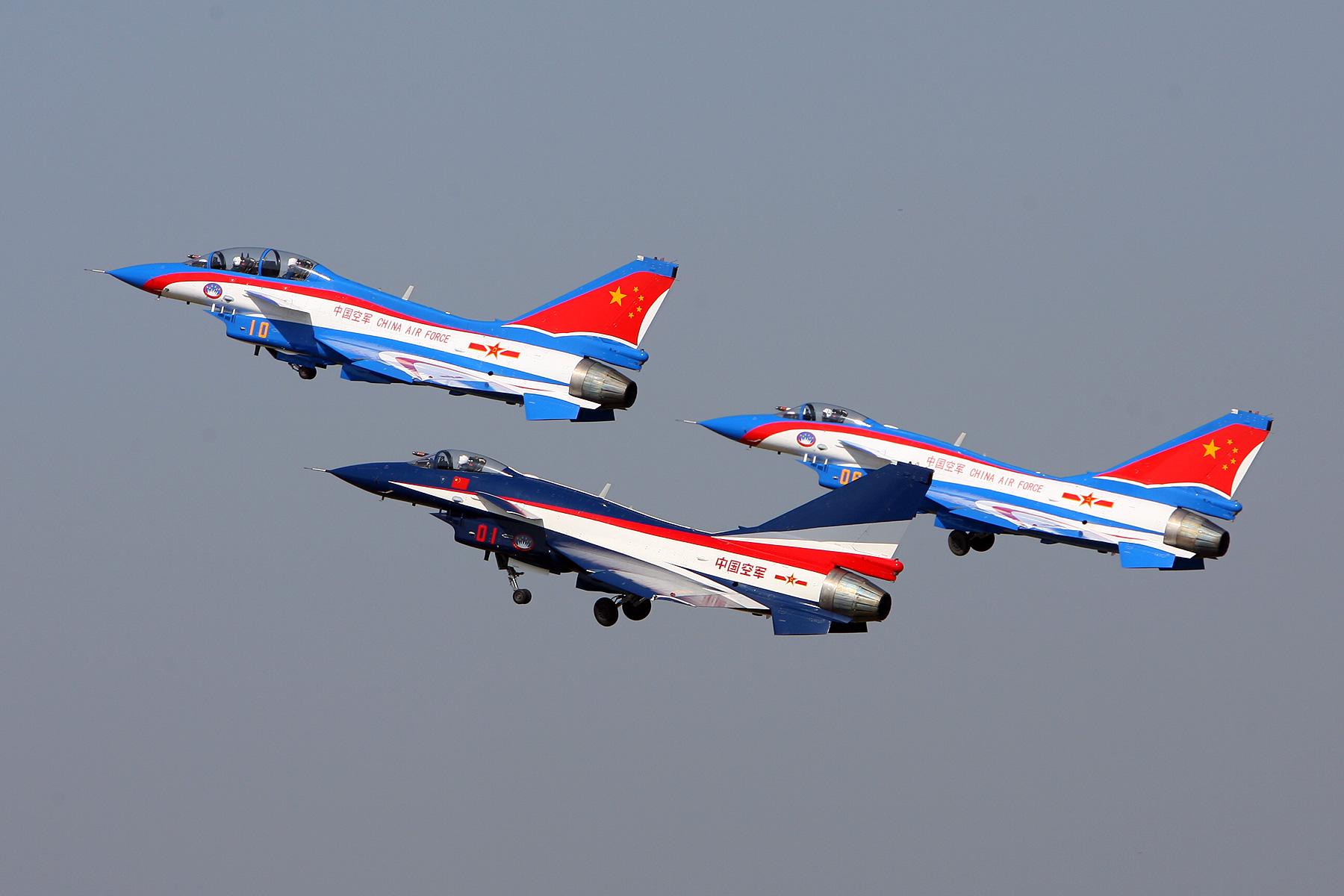 歼12战斗机与歼10，中国空军力量的双璧，中国空军力量之双璧，歼12与歼10战斗机的辉煌组合