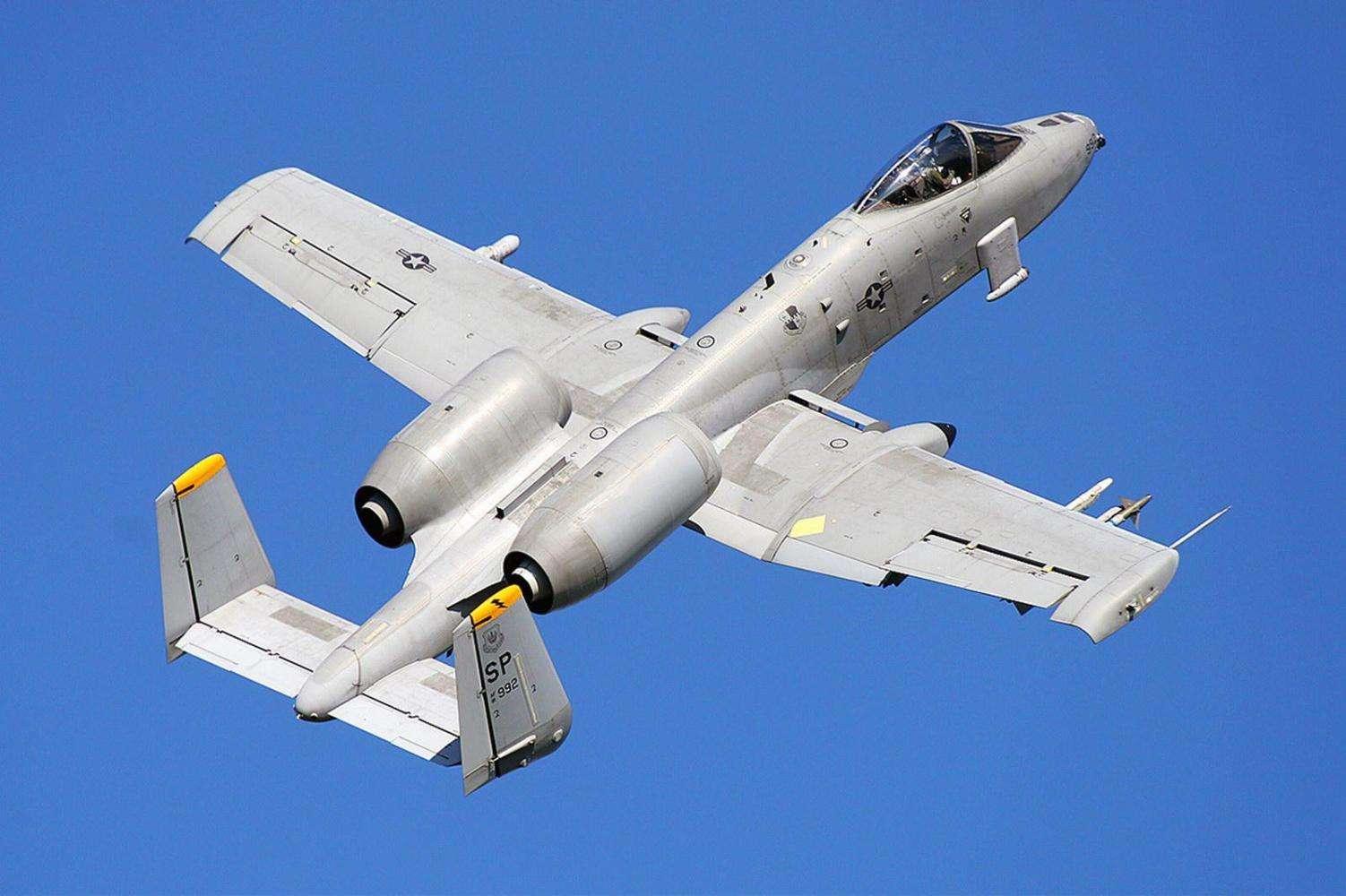 揭秘A-10攻击机的性能特点,揭秘A-10攻击机的强悍性能特点