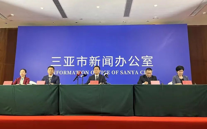 今日三亚新闻，繁荣旅游业的背后与挑战，三亚旅游业繁荣背后的挑战与机遇