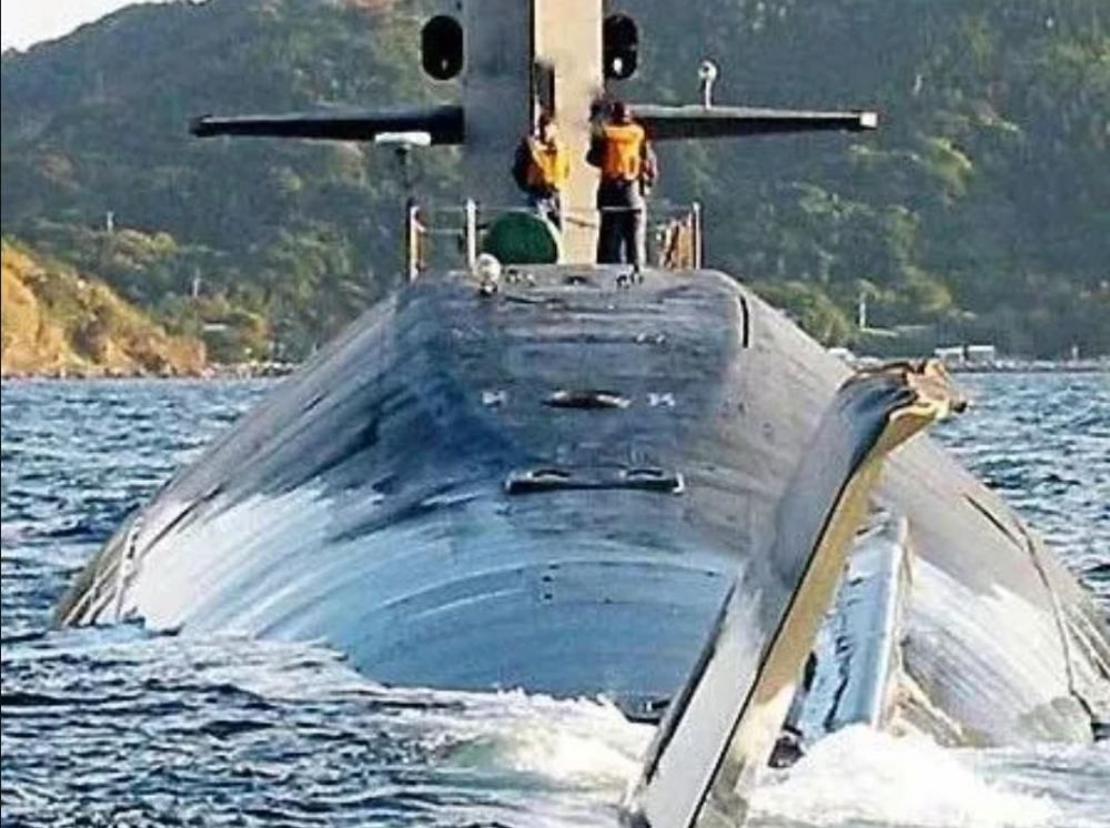 半潜船通过改变哪些要素实现上浮与下沉,半潜船实现上浮与下沉的关键要素解析