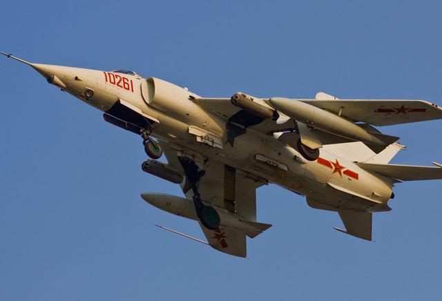 强击机与歼击机轰炸机的差异探讨,强击机与歼击轰炸机差异解析