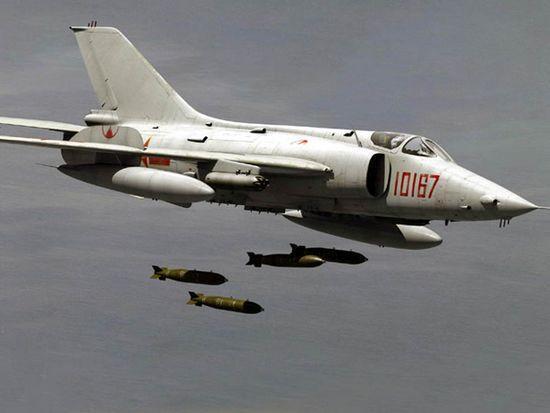 强击机与歼击机轰炸机的差异探讨,强击机与歼击轰炸机差异解析